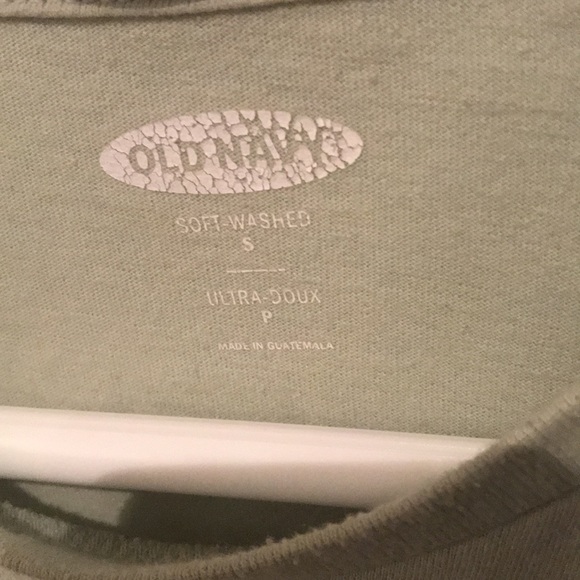 Old Navy Soft Washed 4 tone Beach Scene on light green tshirt - Picture 3 of 3